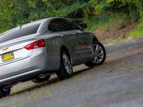 Used 2019 Chevrolet Impala LT FWD image 25