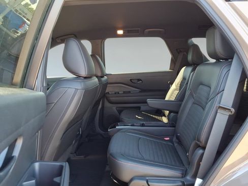 Used 2025 Nissan Pathfinder Rock Creek AWD/4WD image 12