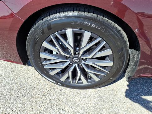 Used 2025 Nissan Altima 2.5 SL FWD image 5