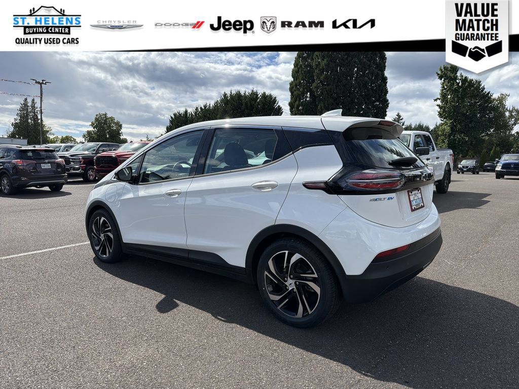 Used 2022 Chevrolet Bolt LT w/ Infotainment Package FWD image 4