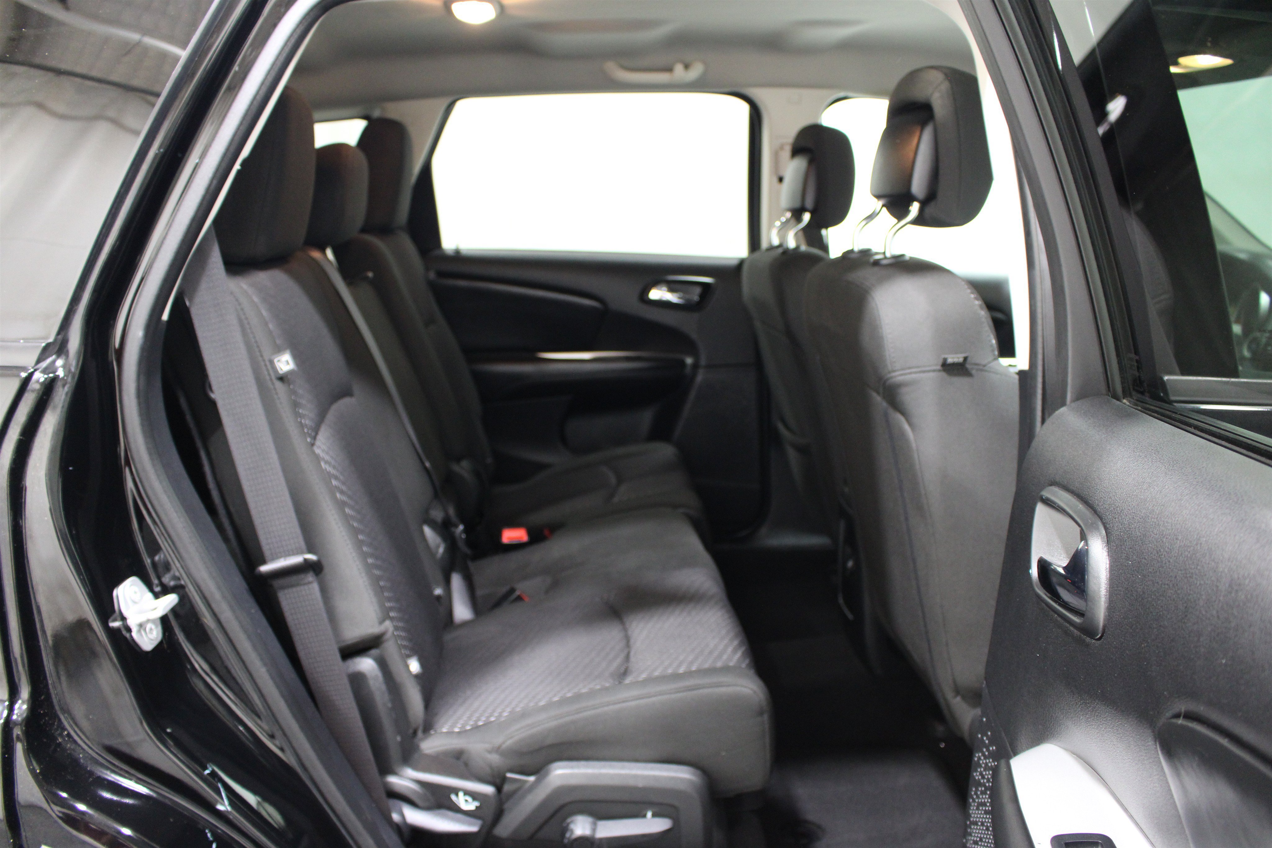 Used 2019 Dodge Journey SE FWD image 19