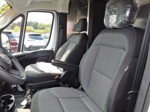 Used 2025 RAM ProMaster 2500 w/ Convenience Group image 14