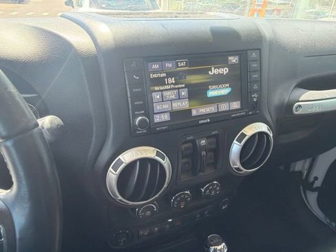 Used 2017 Jeep Wrangler Unlimited Sahara w/ Mopar Chrome Edition Group AWD/4WD image 24