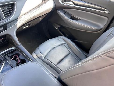 Used 2020 Buick Enclave Essence image 18