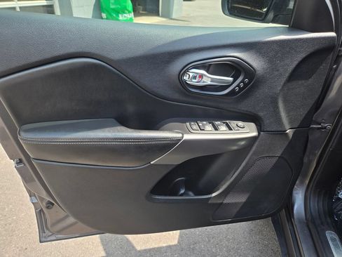 Used 2021 Jeep Cherokee Limited AWD/4WD image 10