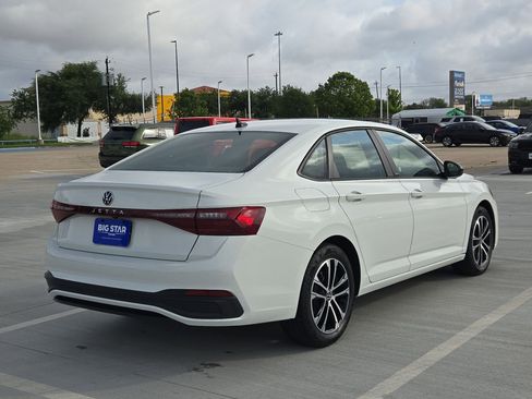 Used 2025 Volkswagen Jetta Sport image 3