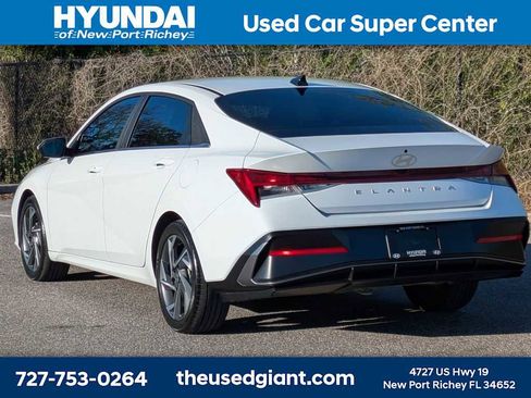 Used 2024 Hyundai Elantra SEL w/ Convenience Package image 3
