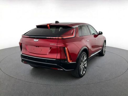 Used 2025 Cadillac Lyriq Luxury w/ LPO, Floor Liner Package AWD/4WD image 4