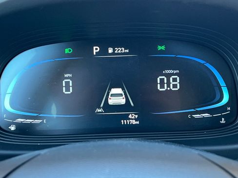 Certified 2025 Hyundai Venue SEL image 35