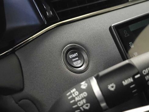 Certified 2024 Land Rover Range Rover Evoque Dynamic SE image 32