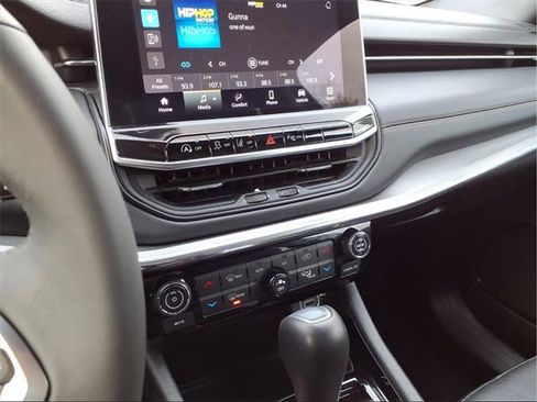 Used 2023 Jeep Compass Limited image 6