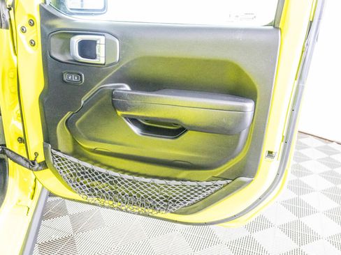 Used 2024 Jeep Wrangler Rubicon w/ Convenience Group image 38