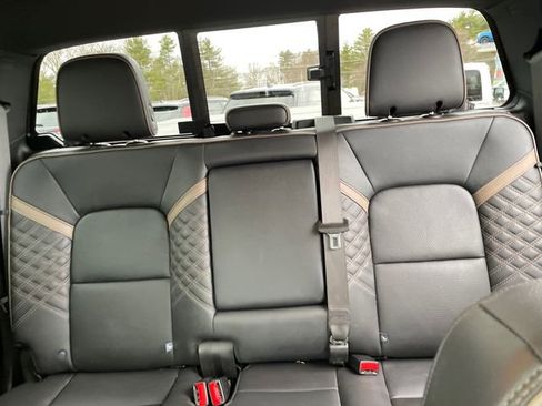 Used 2024 GMC Canyon Denali image 38