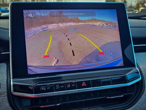 Certified 2024 Jeep Compass Latitude image 23