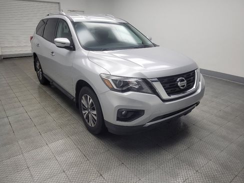 Used 2017 Nissan Pathfinder SV w/ SV Cold Weather Package AWD/4WD image 11