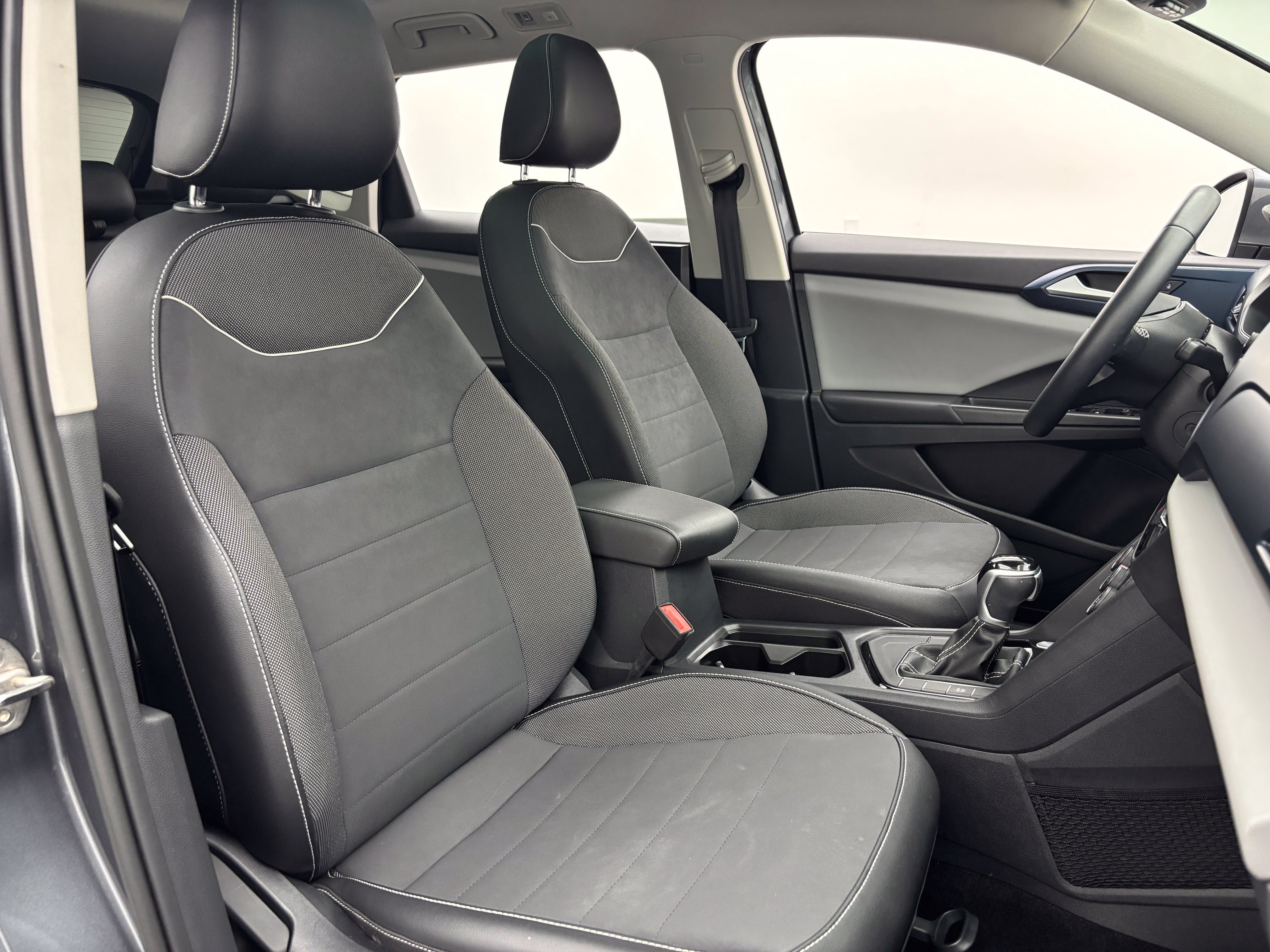 Used 2023 Volkswagen Taos SE w/ Panoramic Sunroof Package FWD image 31