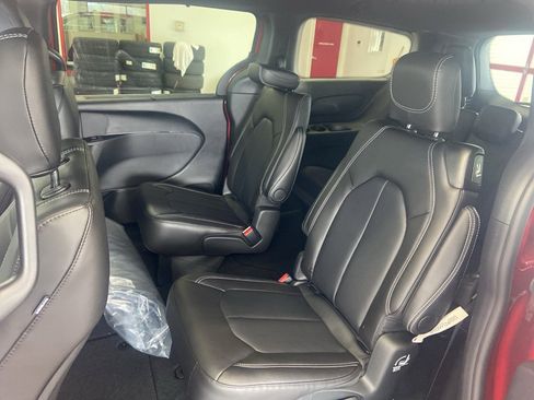 New 2026 Chrysler Voyager LX image 9