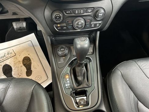Used 2019 Jeep Cherokee Limited AWD/4WD image 17