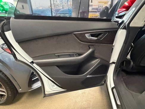 Used 2020 Audi Q8 Prestige w/ Prestige Package image 28