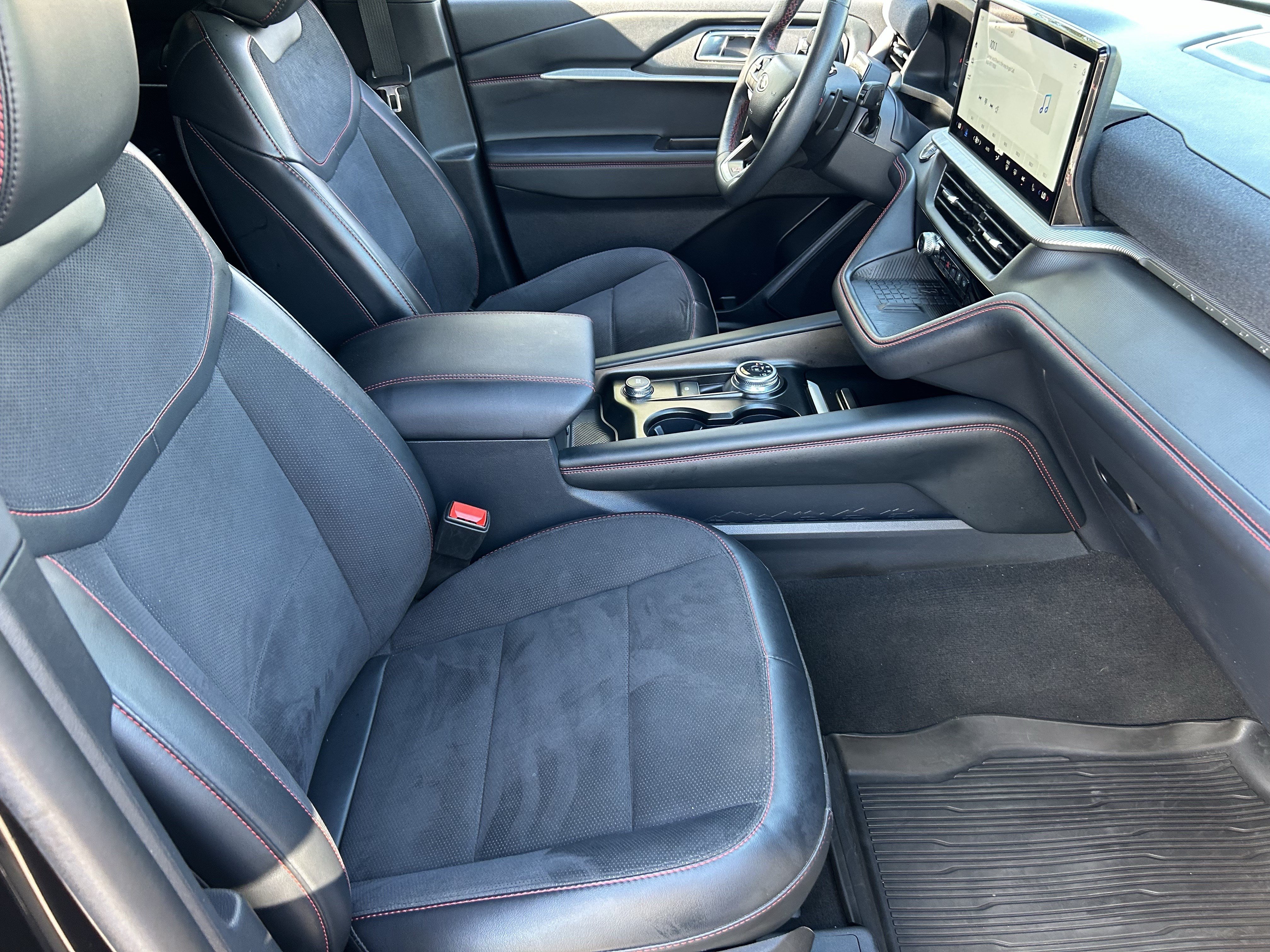 Used 2025 Ford Explorer ST AWD/4WD image 9