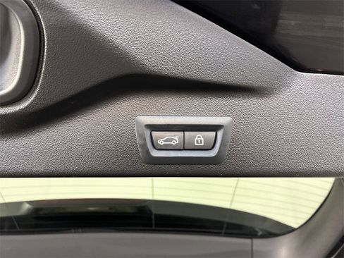 Used 2019 BMW X5 xDrive40i w/ M Sport Package image 32