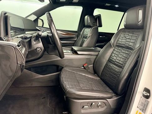 Used 2022 Cadillac Escalade ESV Sport Platinum w/ Heavy-Duty Trailer Package AWD/4WD image 18