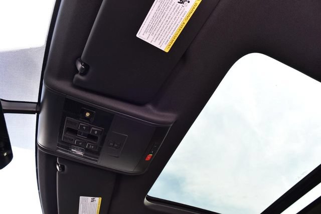 Certified 2023 Volkswagen Atlas Cross Sport SE w/ Panoramic Sunroof Package AWD/4WD image 21