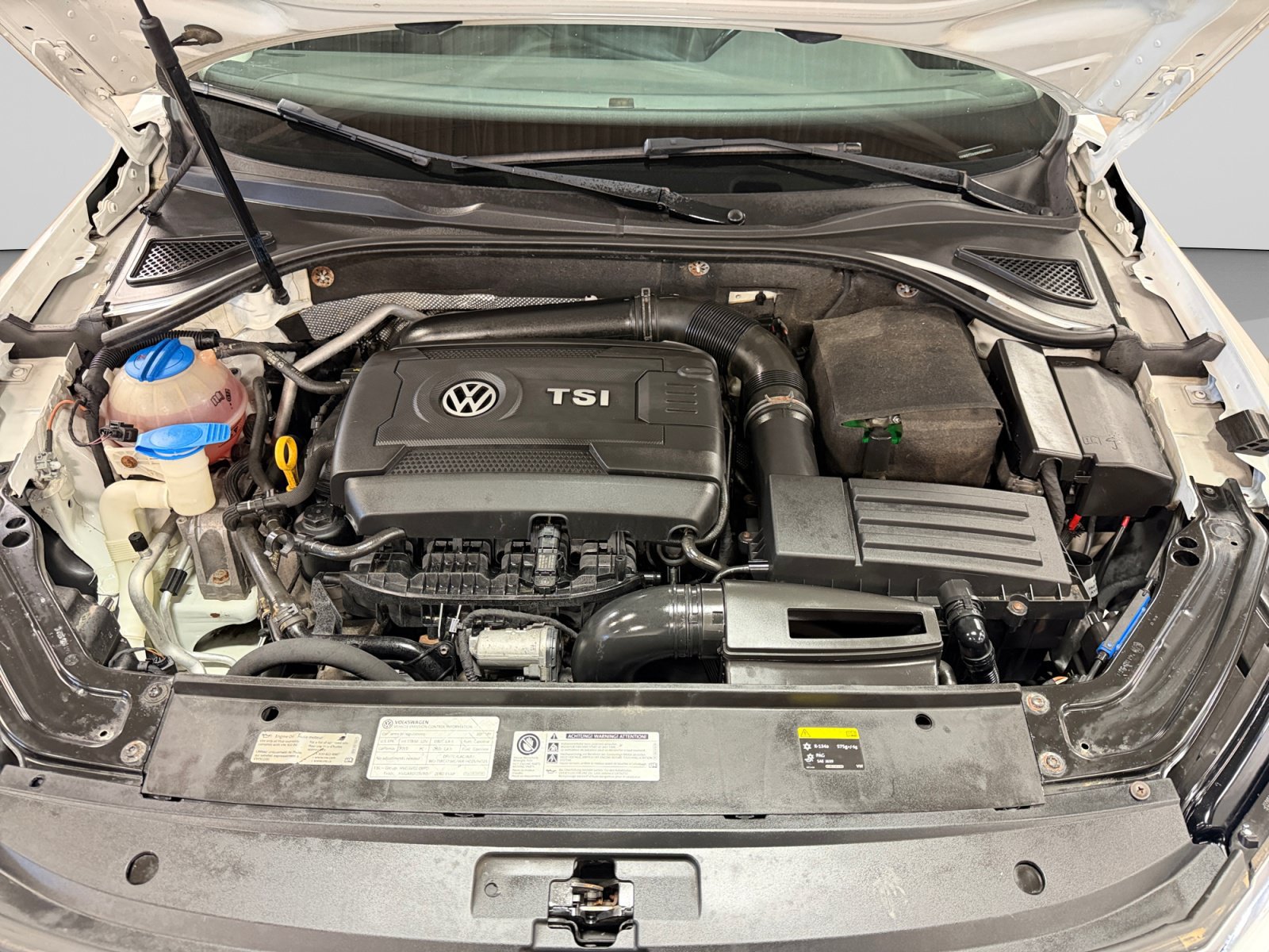 Used 2017 Volkswagen Passat 1.8T R-Line w/ R-Line Lighting Package FWD image 26