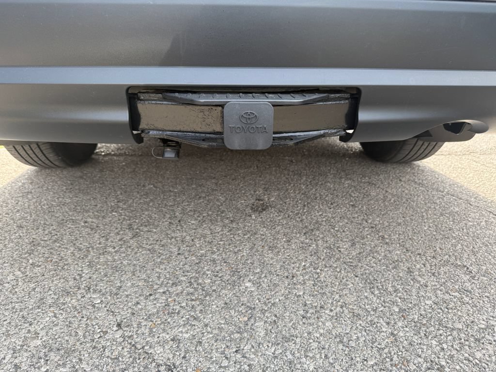Used 2022 Toyota Highlander XLE AWD/4WD image 8