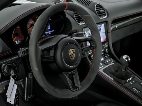 Used 2022 Porsche 718 Cayman GT4 image 22