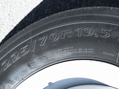 Used 2017 Ford F550 2WD Regular Cab Super Duty image 42