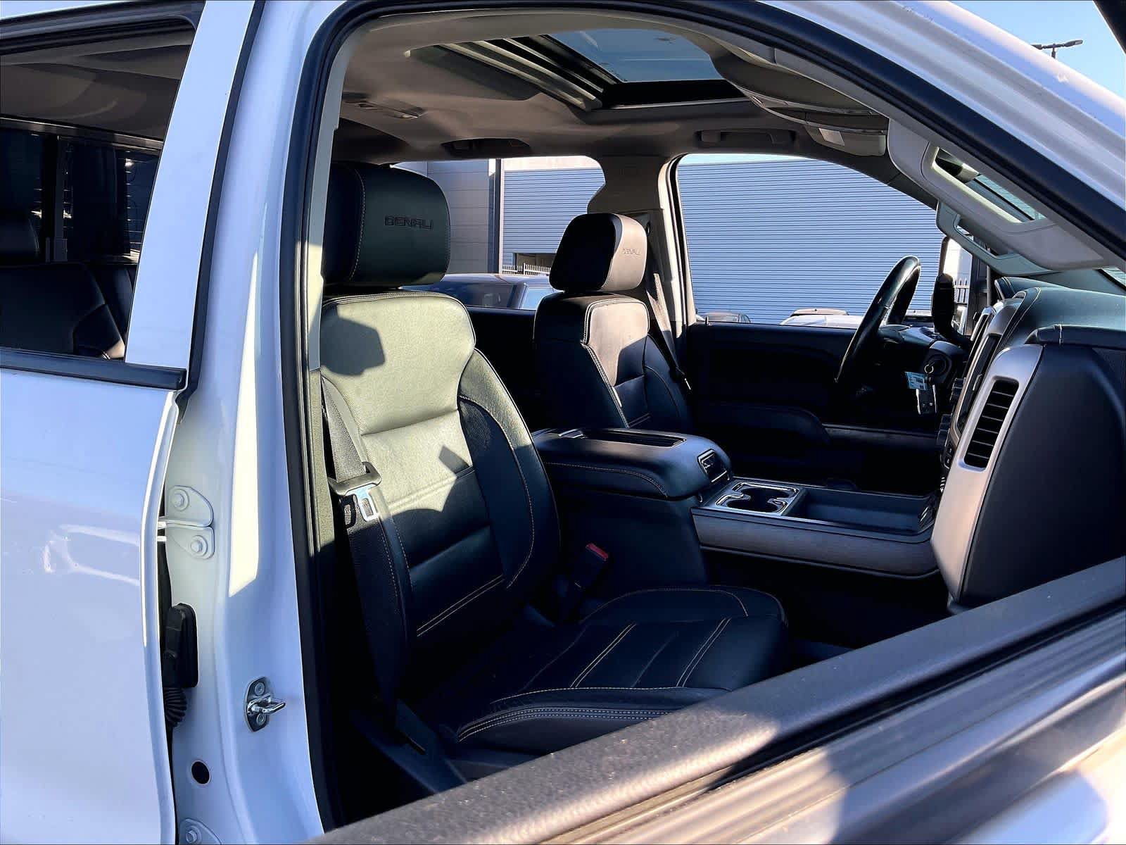 Used 2018 GMC Sierra 2500 Denali w/ Duramax Plus Package AWD/4WD image 11