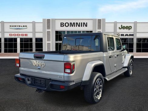 Used 2020 Jeep Gladiator Overland image 3