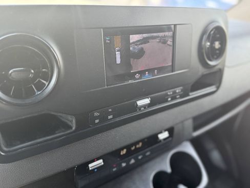 Used 2019 Mercedes-Benz Sprinter 1500 image 10
