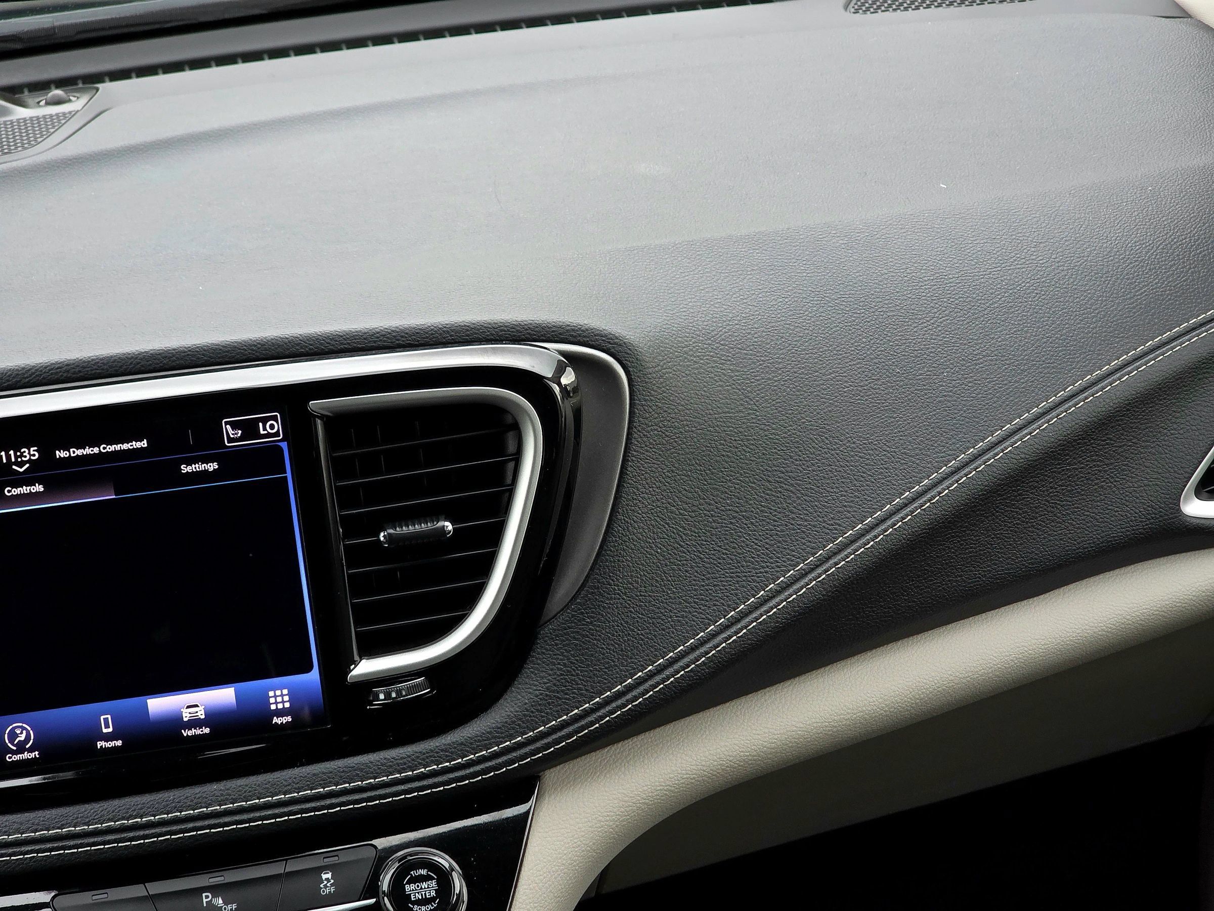 Used 2023 Chrysler Pacifica Touring-L FWD image 34