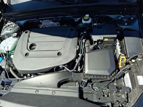 Certified 2026 Volvo XC40 B5 Plus AWD/4WD image 27