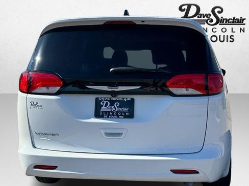 Used 2023 Chrysler Voyager LX image 6