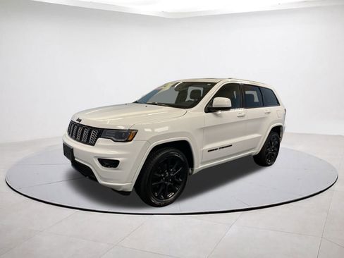 Certified 2020 Jeep Grand Cherokee Altitude image 3