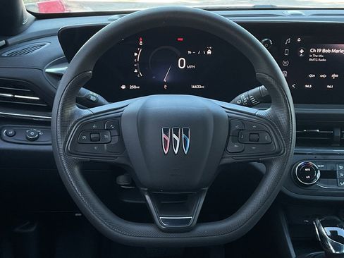 Used 2025 Buick Envista Preferred image 22