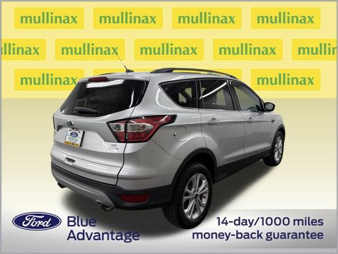 Certified 2017 Ford Escape SE w/ Equipment Group 201A image 3
