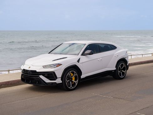 Used 2024 Lamborghini Urus S image 1
