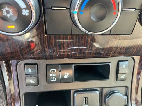 Used 2017 Chevrolet Traverse LT w/ Style and Technology Package image 11