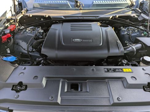 Used 2022 Land Rover Defender 110 image 32