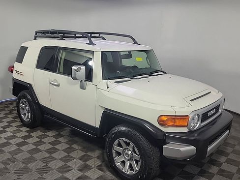 Used 2014 Toyota FJ Cruiser 4WD w/ Upgrade Package image 2