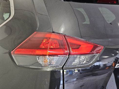 Used 2019 Nissan Rogue SV w/ Premium Package FWD image 31