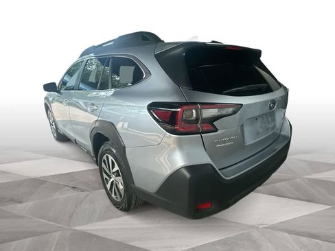Used 2025 Subaru Outback Premium AWD/4WD image 6