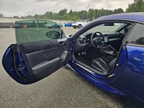 Used 2022 Toyota GR86 Premium w/ ALL Weather Mat Package (TMS) RWD image 19
