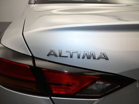 Used 2024 Nissan Altima 2.5 SV image 24