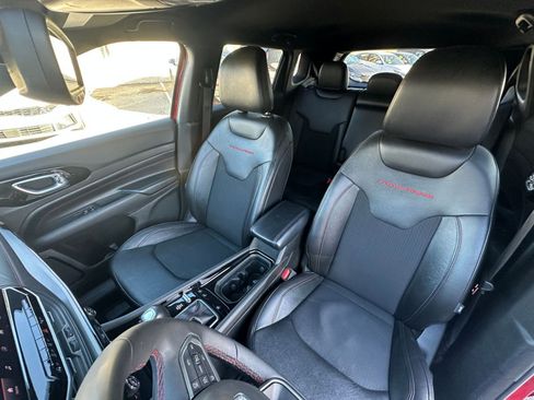 Used 2025 Jeep Compass Trailhawk image 35