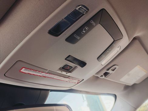 Used 2021 Toyota Sienna LE FWD image 15